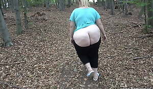 Young chubby ungentlemanly with nice curves sucks increased by fucks boyfriend in the forest