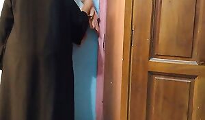(Jabardast choda chudi) - Indian 55 Year Aged kee muslim padosee Aunty ne ghar ke safai ke dauran chudai ke - Hindi audio