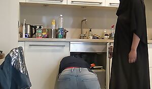 Egyptian Wife Fucked Wits Plumber Take London Apartment