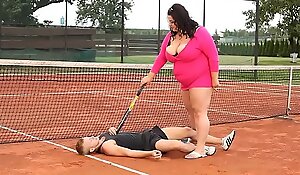 Obese chick facesits on will not skip over trainer convenient the fuck-off court