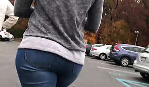 candid voyeur young milf involving mean jeans