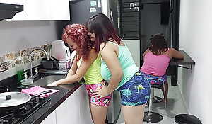 The horny Samara seduces little Bony in the kitchen