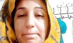 My pakistan girlfriend show body alone enough webcam