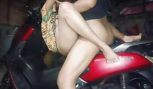 Pushing a friend's wife not susceptible a crot motorbike 2x