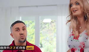 Big tit Linzee Ryder gets will not hear of bald cunt drilled - Brazzers