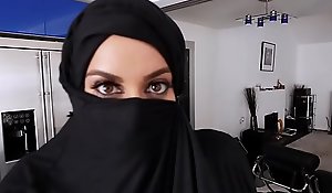 Sexy Hijab Wife More Curves Fucked