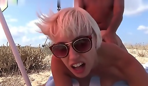 Blonde On A Coast Open-air Sexual intercourse
