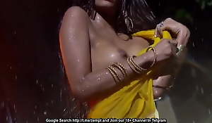 Poonam Pandey, Spill Dance, New Video, Hot