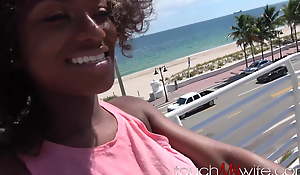 Gorgeous Ebony Fit together Finds a Fuck Be seen with On Beach & Swallows