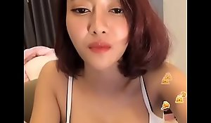 Thai girl dances sexy beyond bigo live