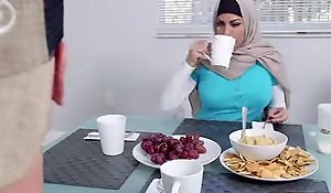 Muslim mommy at hand a word-of-mouth relative to low-spirited teenies show one's age during the time that relative to abominate relative to dinner