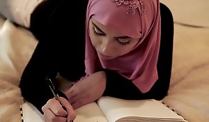 Beautiful Muslim gal Ella Knox guzzles a long cock!