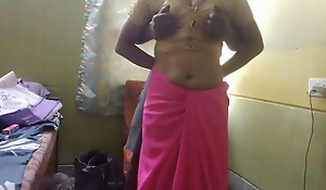 Pooja said, u keep quiet, I speak, do it like this, I show it by doing (HD 1080), Indian downcast unshaded enjoys sex, hot bod